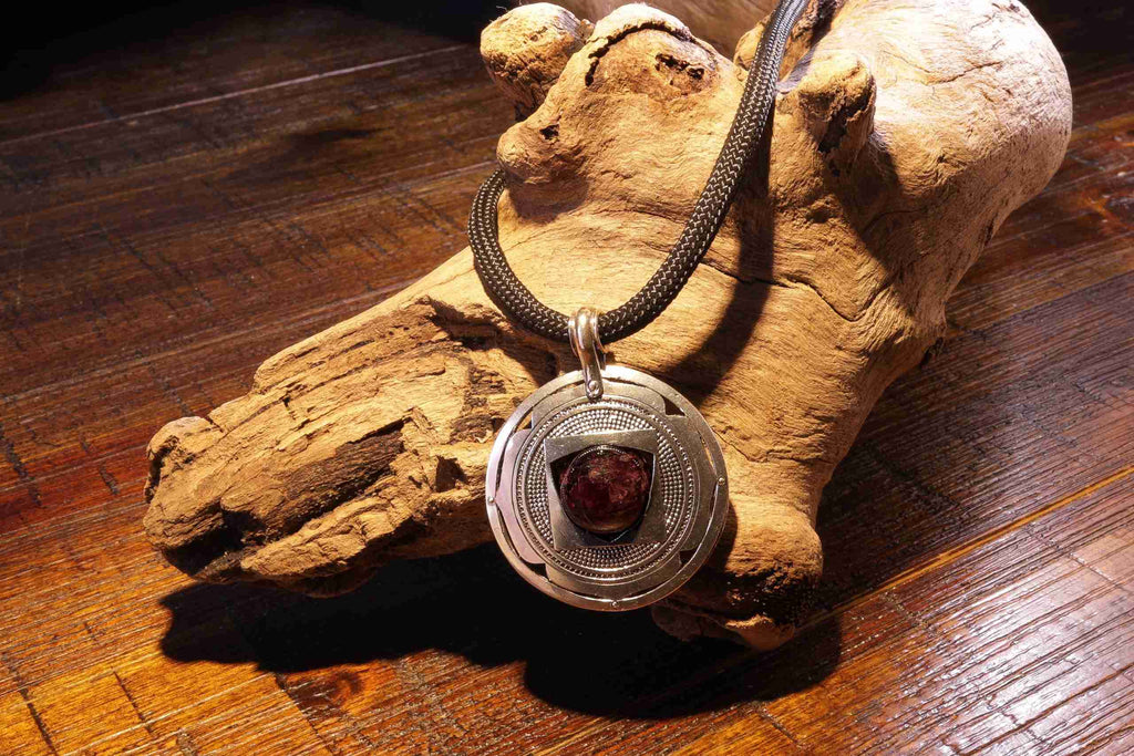 Root Chakra Pendant Garnet image 1