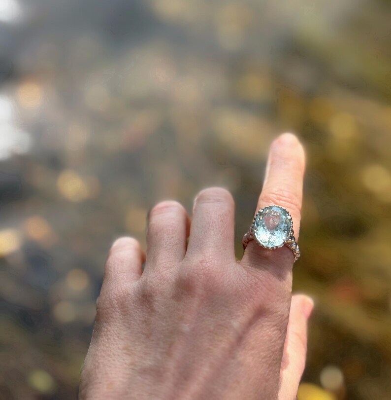 Ring with Natural Oval Aquamarine Art Deco